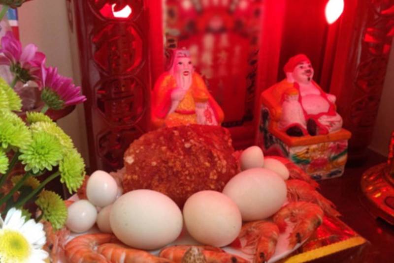 Bí Quyết Xin Số Thần Tài Ông Địa Siêu Hiệu Quả 2025 4 Cách xin số bằng trứng gà